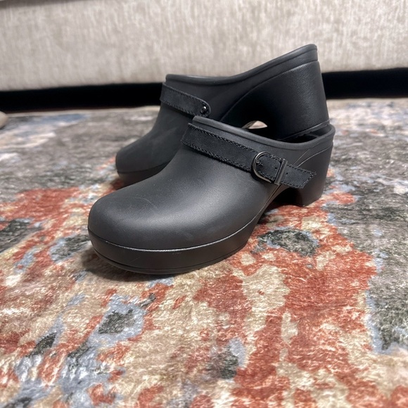 Crocs Sarah Black Heeled Dual Comfort Slip On Mule Clogs - Picture 3 of 6